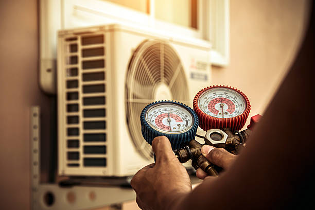 Professional Hvac technician working in Okauchee, WI